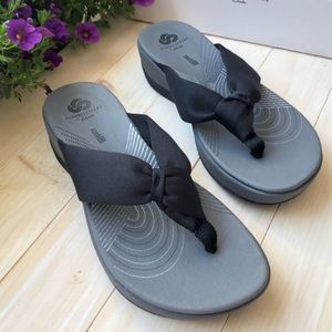 Clarks Cloudsteppers Flip Flop Sandals NIB Size 8